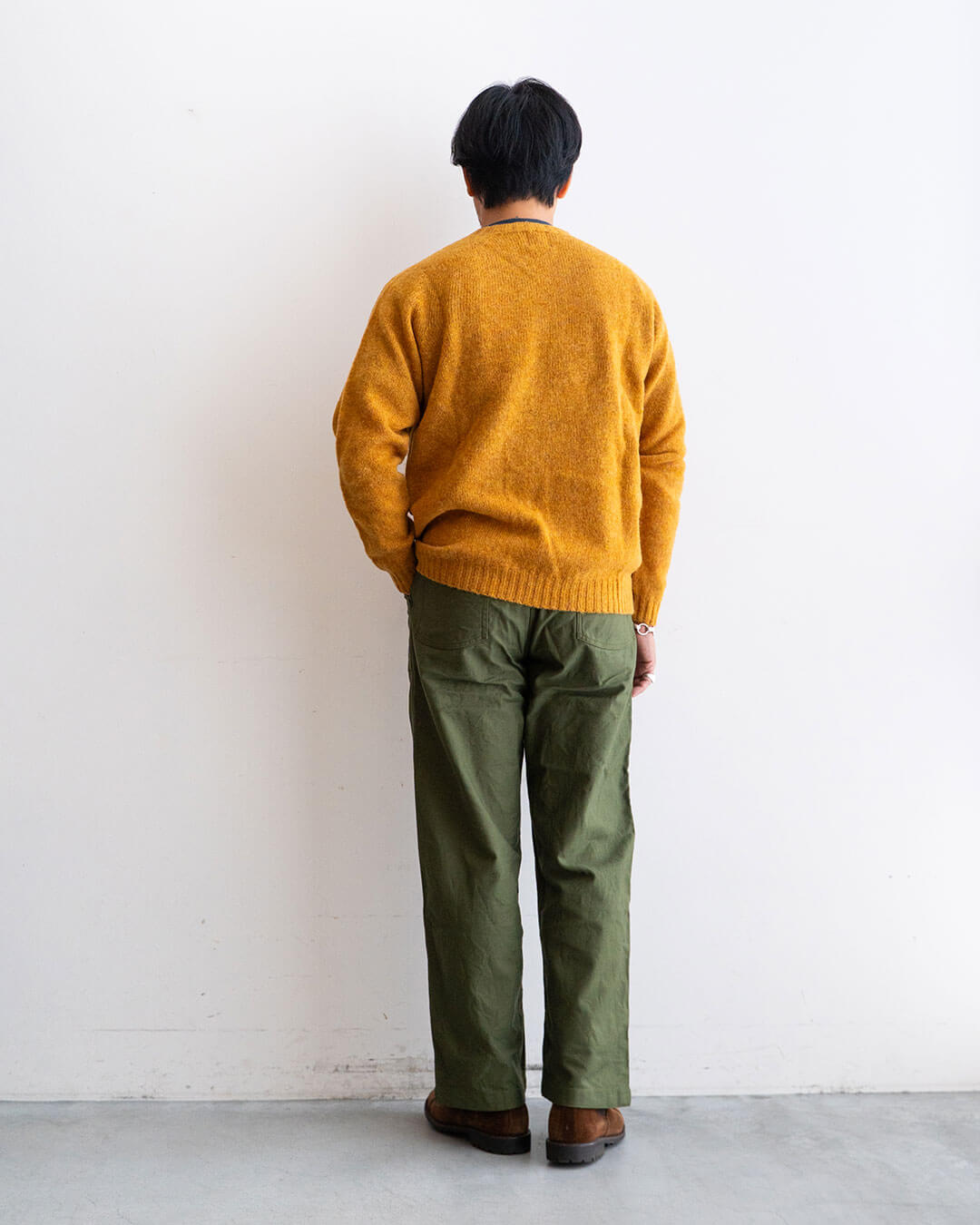 モデル 身長175cm 体重69kg / 着用サイズ 44 着用カラー GOLD DUST