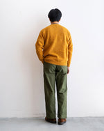モデル 身長175cm 体重69kg / 着用サイズ 44 着用カラー GOLD DUST