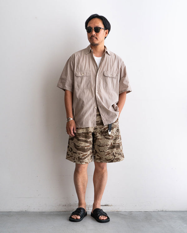 羽織るだけで サマになるシャツ