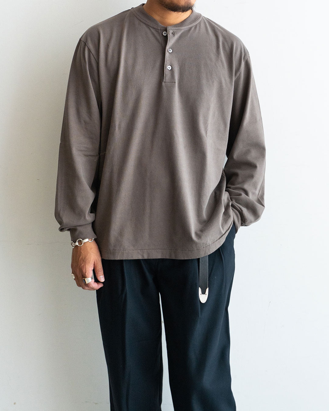 モデル 身長175cm 体重69kg / 着用サイズ 2 / カラー  Dark Grey