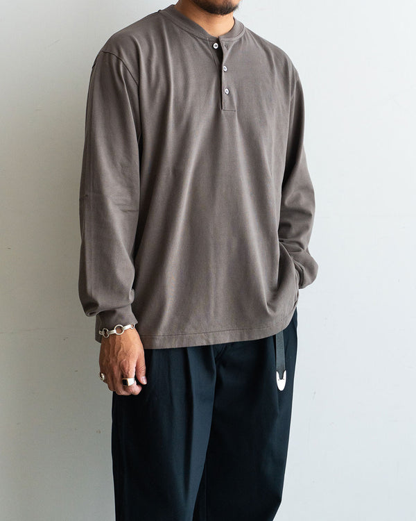 サラッと合わせたい、大人の日常着。
