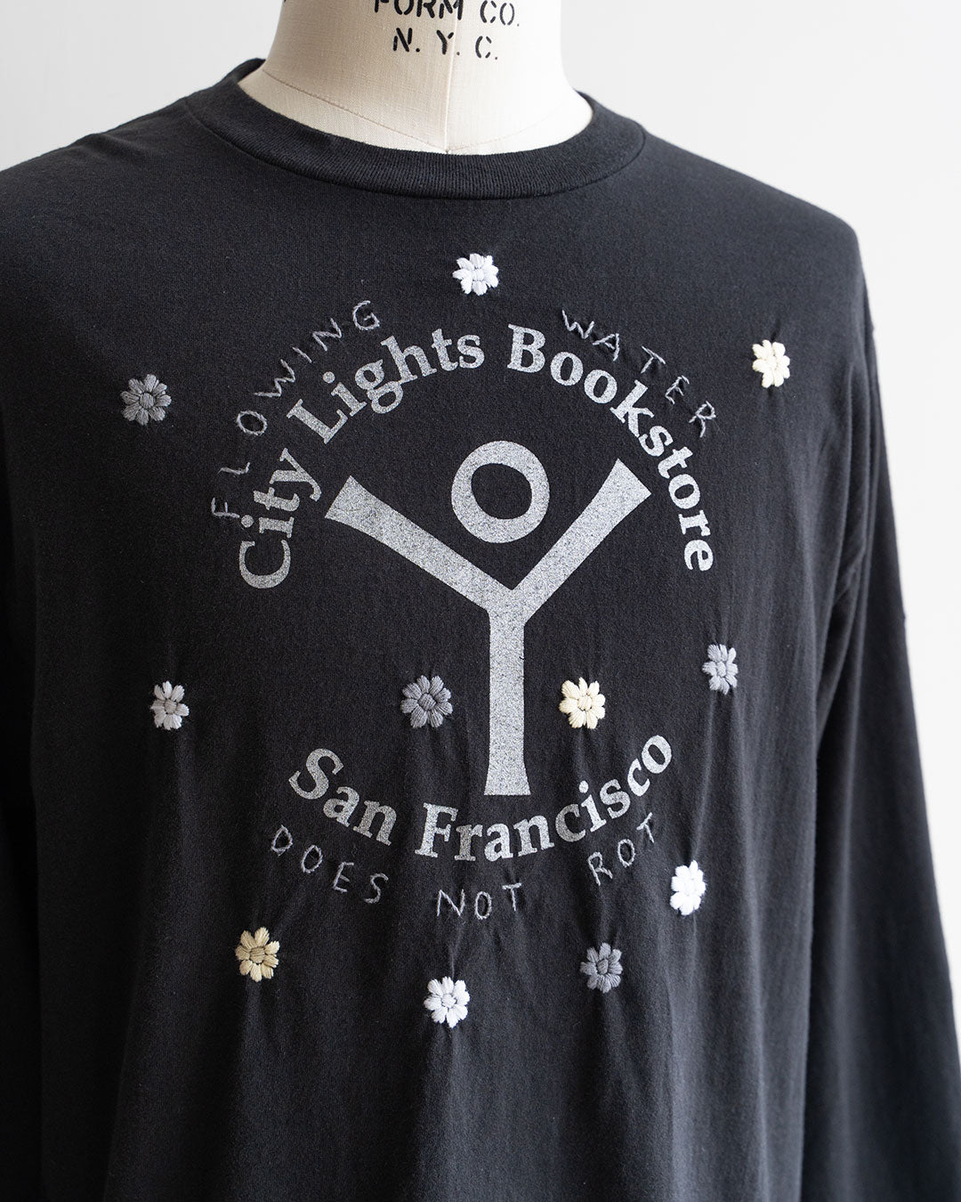 【Oaxaca × City Lights Bookstore】Hand Embroidered L/S T-shirts