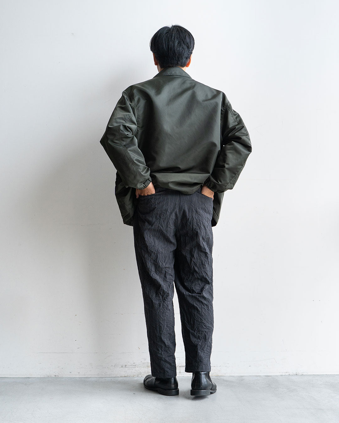 着用モデル 身長175cm 体重69kg / 着用サイズ 46
カラー　CHARCOAL