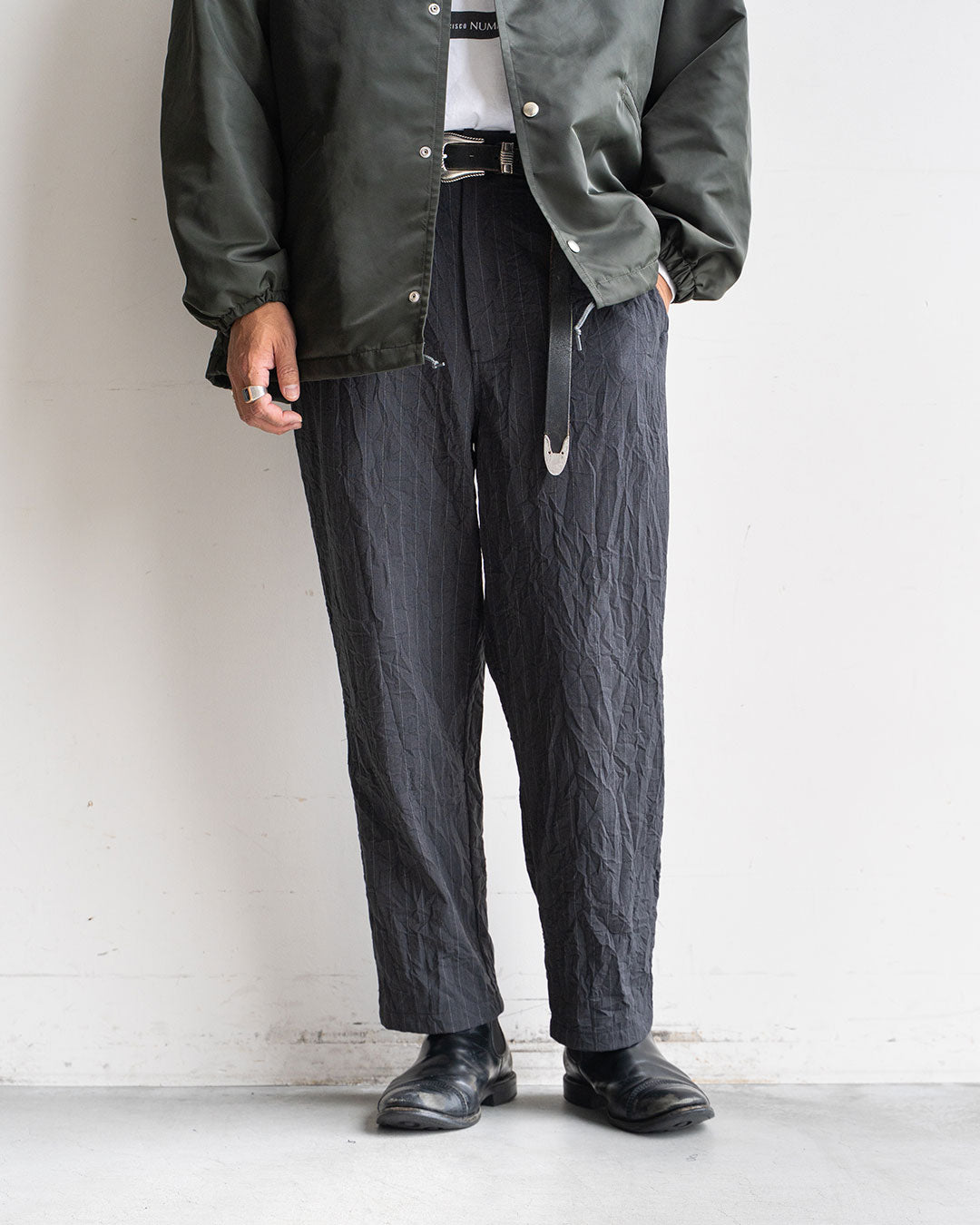 着用モデル 身長175cm 体重69kg / 着用サイズ 46
カラー　CHARCOAL