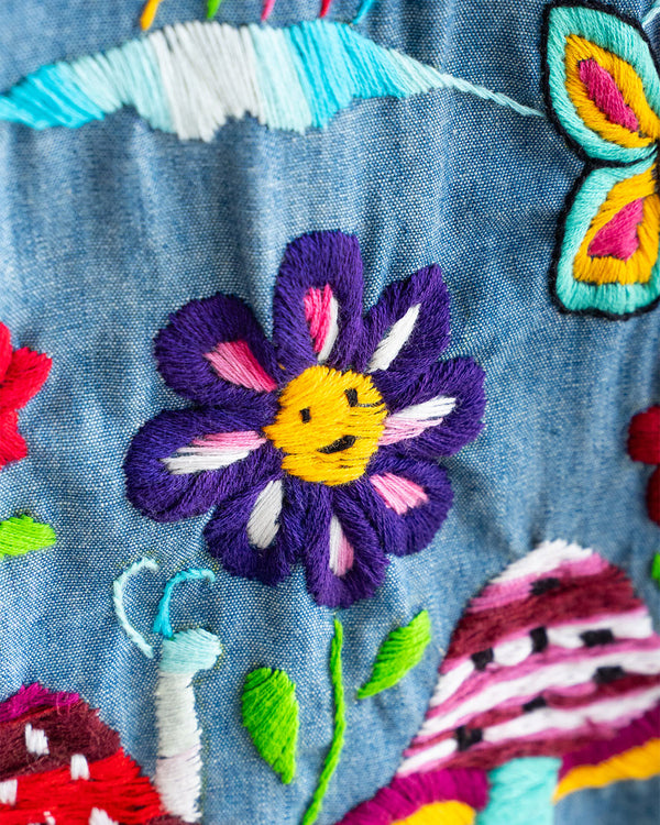 センスの良いカラーリングと細かな手刺繍