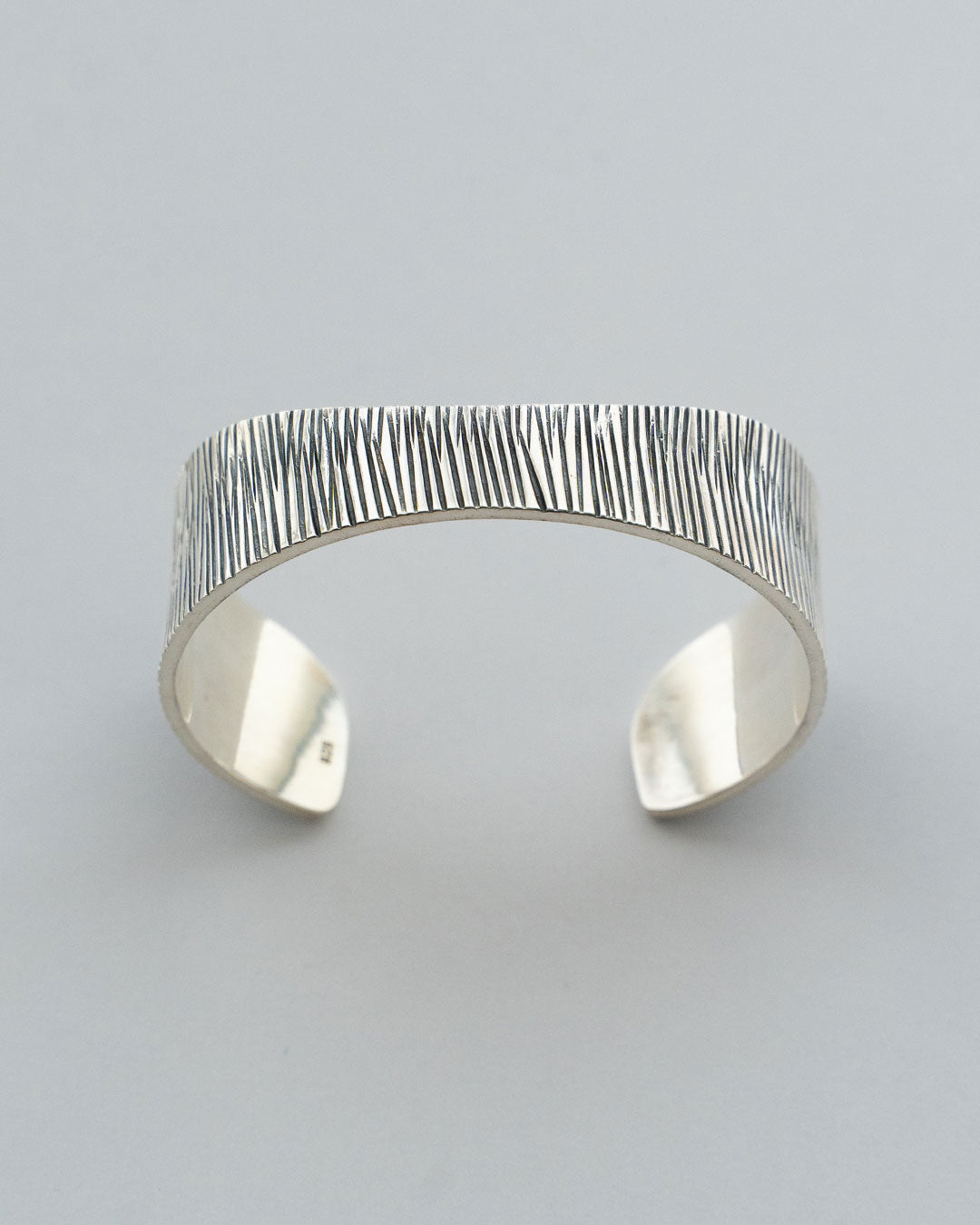 【THARU SILVER】Silver Open Bangle "Tree Trunk Pattern"