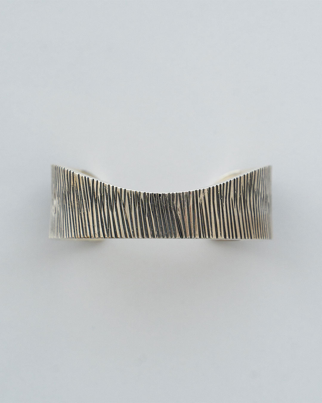 【THARU SILVER】Silver Open Bangle "Tree Trunk Pattern"