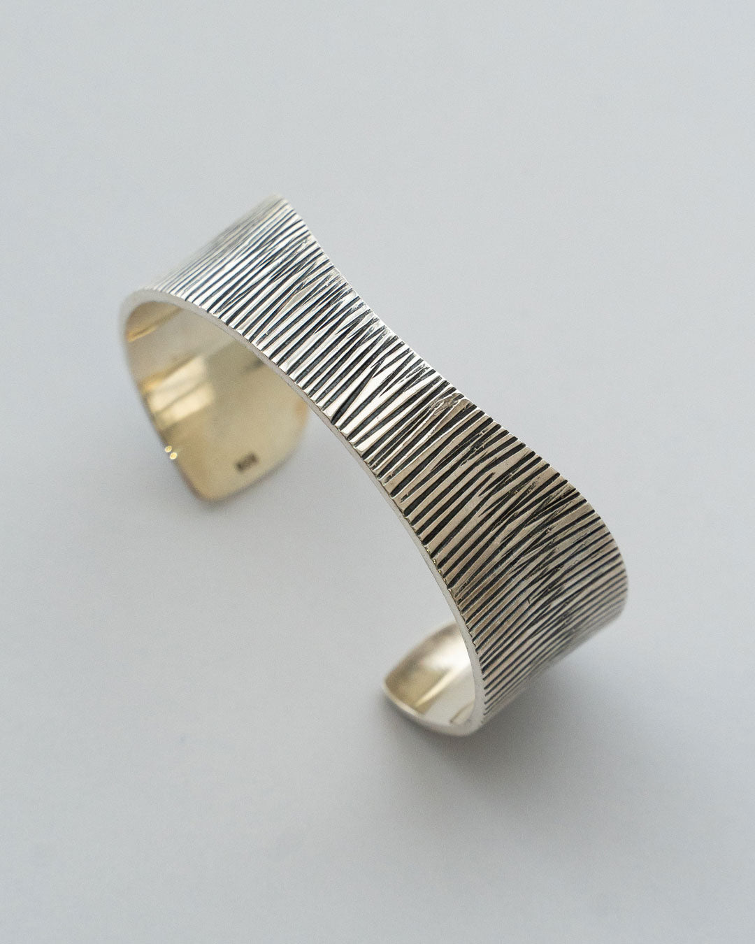【THARU SILVER】Silver Open Bangle "Tree Trunk Pattern"