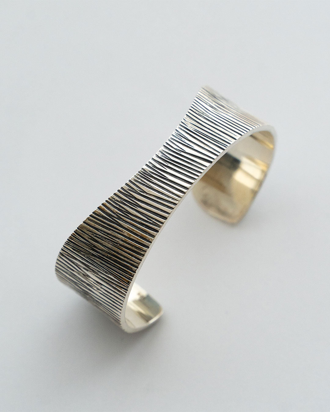 【THARU SILVER】Silver Open Bangle "Tree Trunk Pattern"