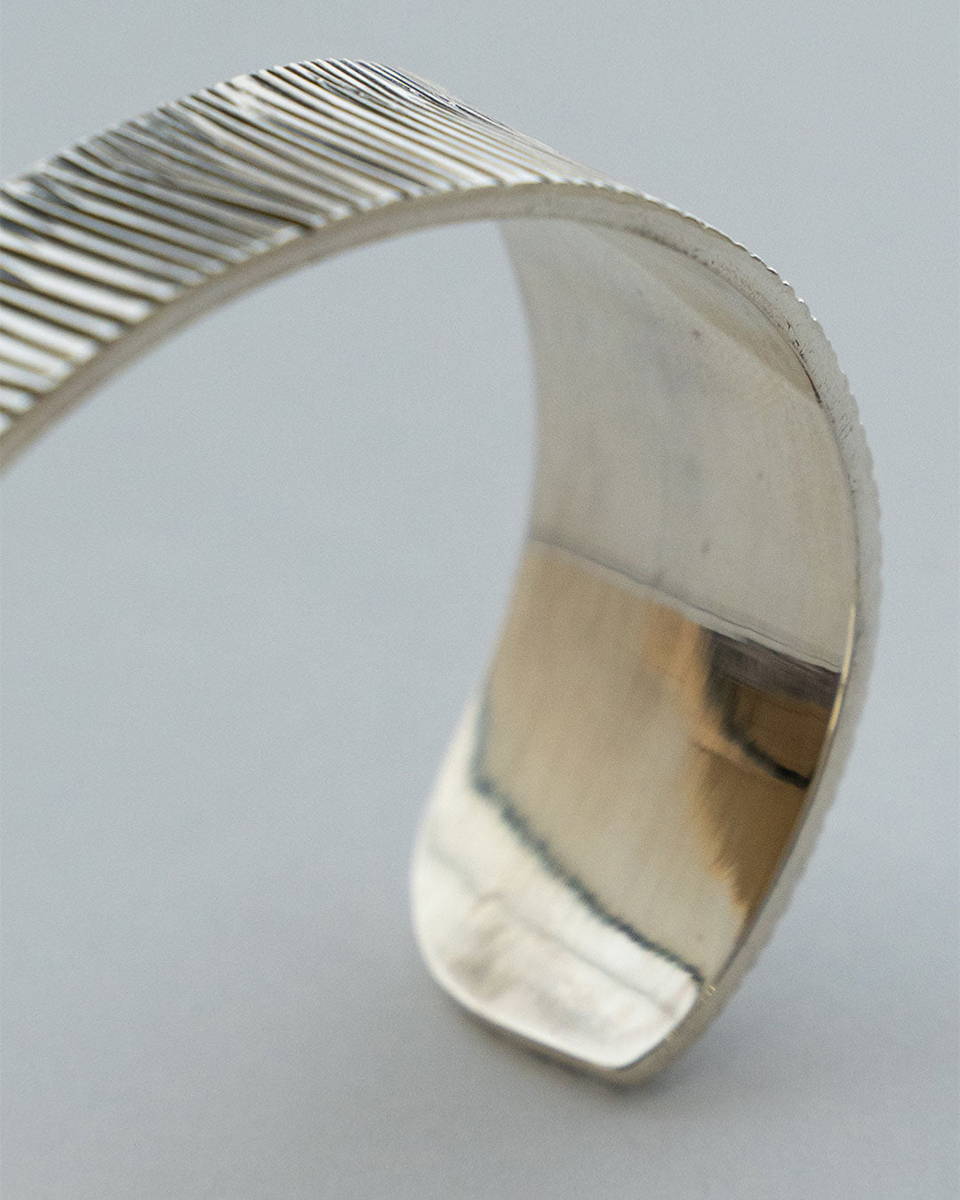 【THARU SILVER】Silver Open Bangle "Tree Trunk Pattern"