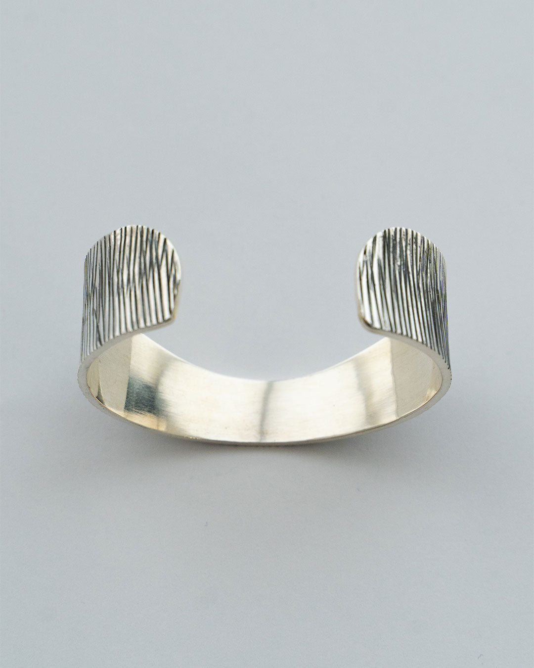 【THARU SILVER】Silver Open Bangle "Tree Trunk Pattern"
