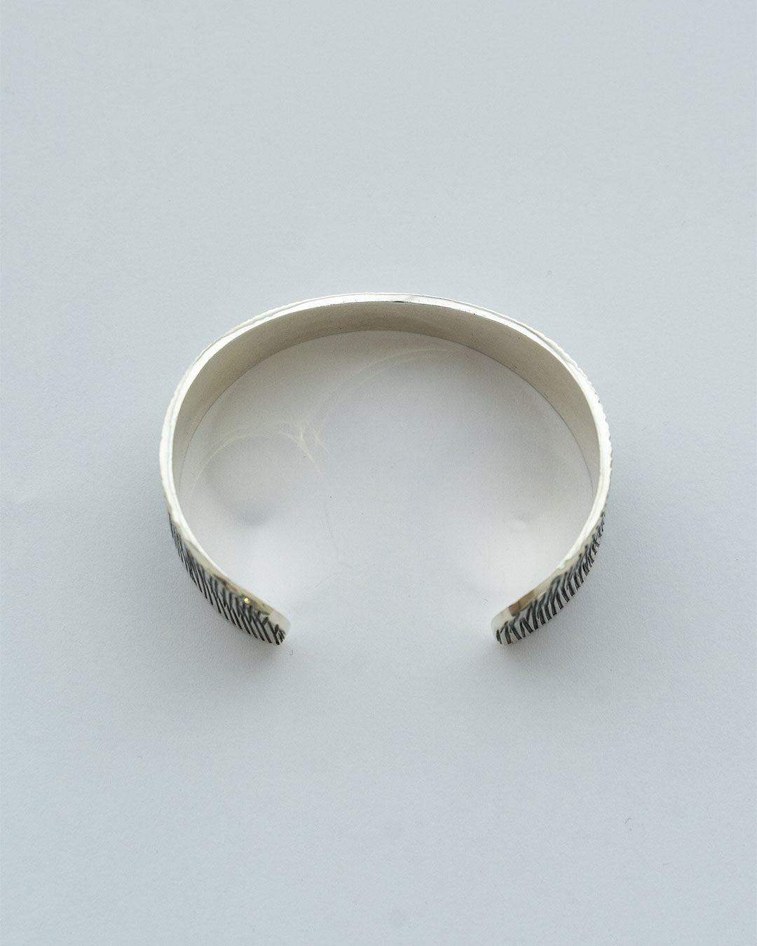 【THARU SILVER】Silver Open Bangle "Tree Trunk Pattern"