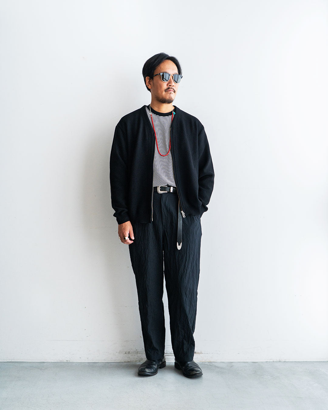着用モデル 身長175cm　体重69kg　
サイズ着用: 40　COLOR: White / Black
