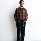 着用モデル 身長175cm　体重69kg　 サイズ着用: L　COLOR: Brown / Black