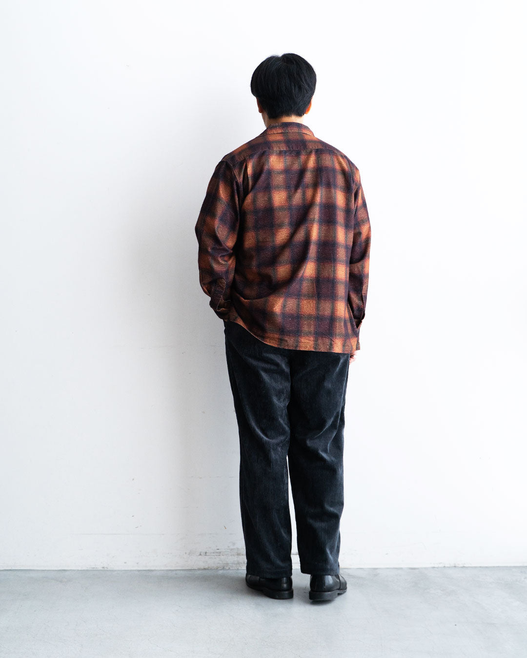 着用モデル 身長175cm　体重69kg　 サイズ着用: L　COLOR: Brown / Black