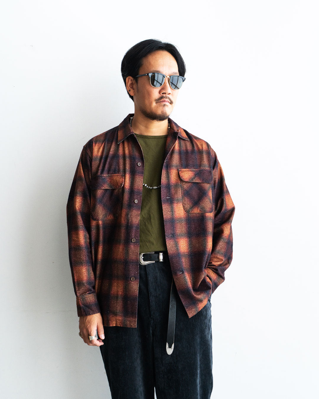 着用モデル 身長175cm　体重69kg　 サイズ着用: L　COLOR: Brown / Black