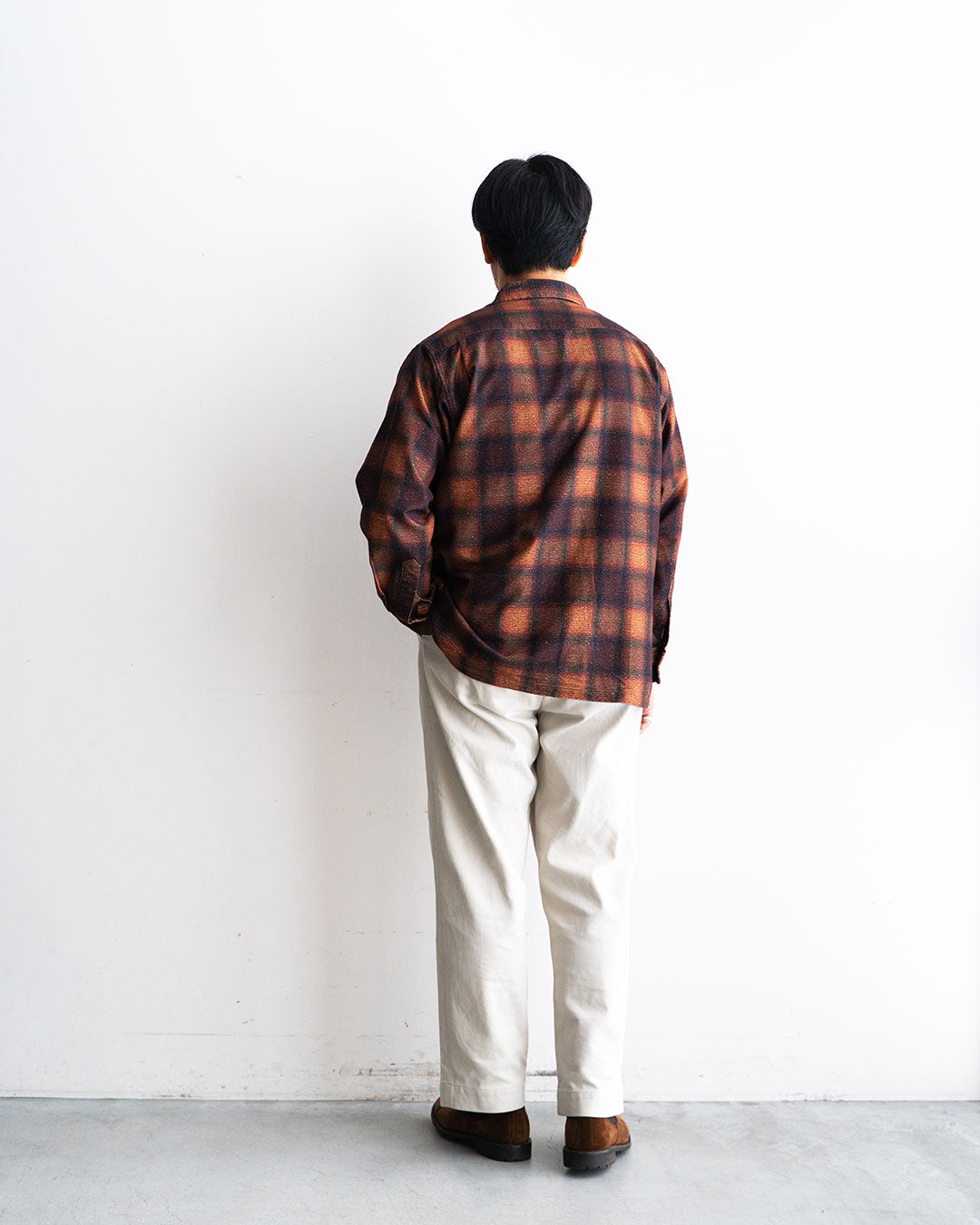 着用モデル 身長175cm　体重69kg　 サイズ着用: L　COLOR: Brown / Black