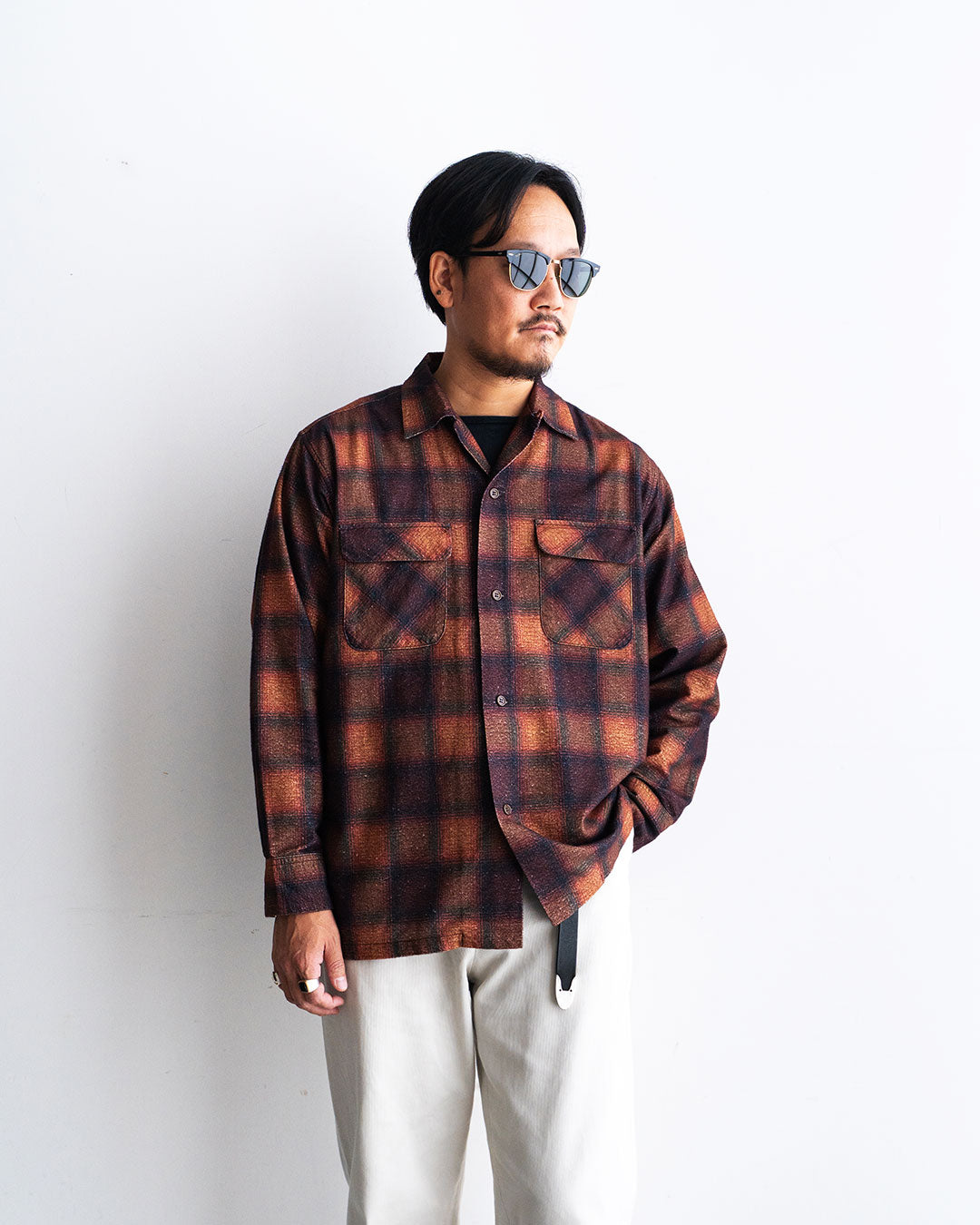 着用モデル 身長175cm　体重69kg　 サイズ着用: L　COLOR: Brown / Black