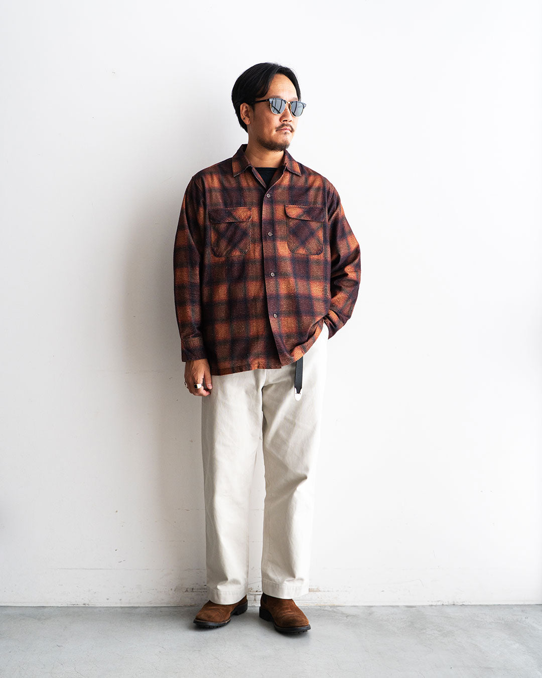 着用モデル 身長175cm　体重69kg　 サイズ着用: L　COLOR: Brown / Black