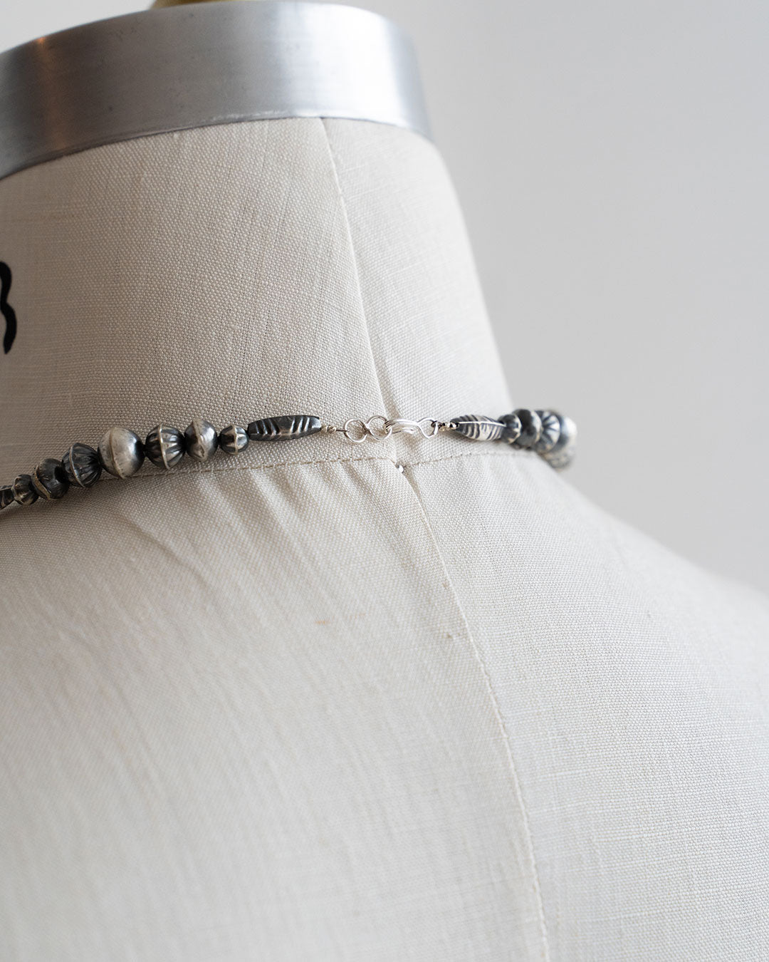 【Indian Jewelry】60-70s Vintage Navajo Pearl Handmade Silver Bead Necklace 『55cm』①
