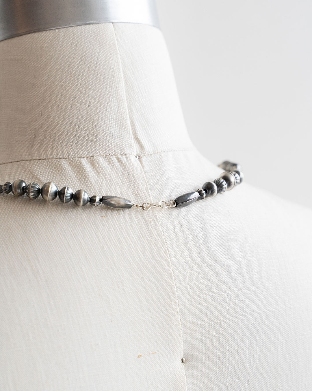 【Indian Jewelry】60-70s Vintage Navajo Pearl Handmade Silver Bead Necklace 『60cm』②