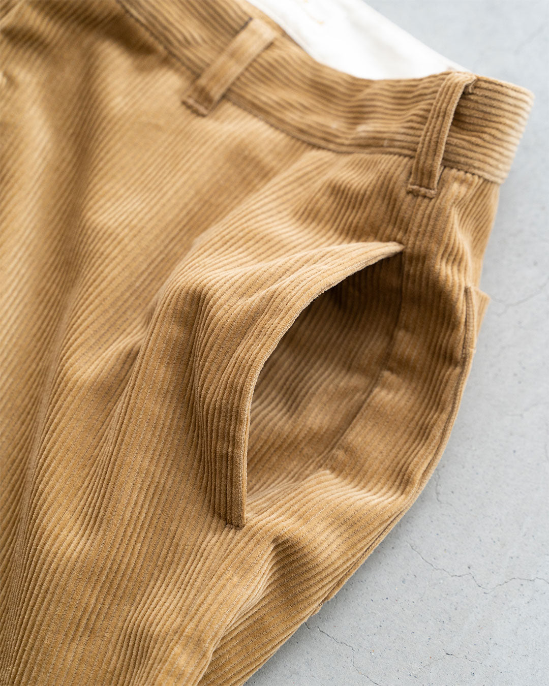 【LOBS】C2 Corduroy Trousers