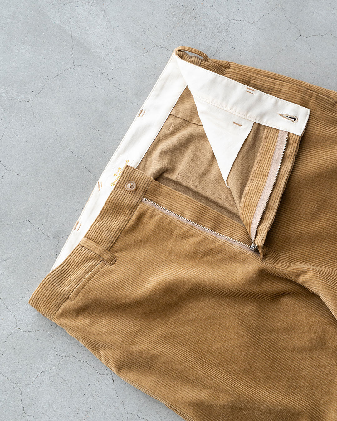 【LOBS】C2 Corduroy Trousers