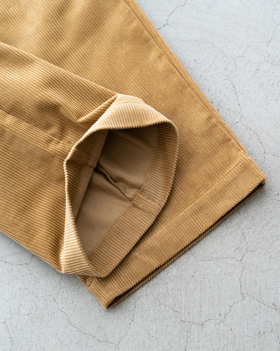 【LOBS】C2 Corduroy Trousers