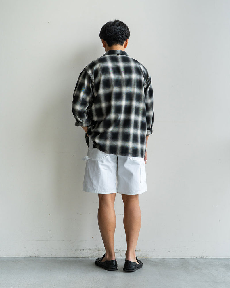 着用モデル 身長175cm　体重69kg　サイズ着用 32inch