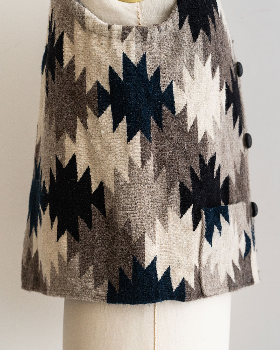 【Hilos De Tradición】Rug Vest 『MILL ESTRELLA』  Oaxaca Handwoven
