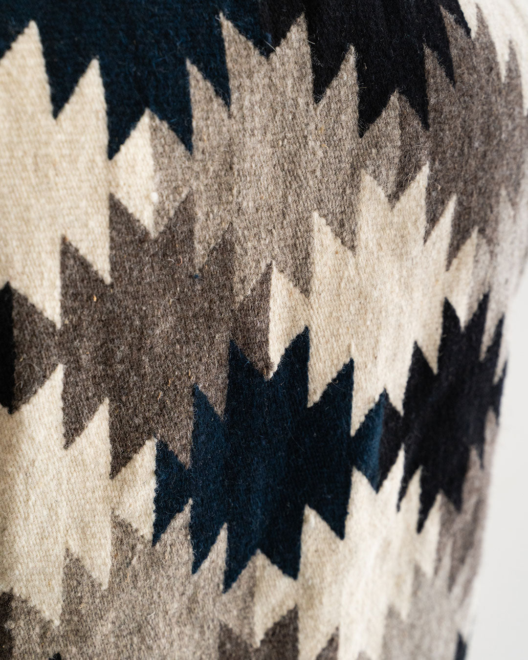 【Hilos De Tradición】Rug Vest 『MILL ESTRELLA』  Oaxaca Handwoven