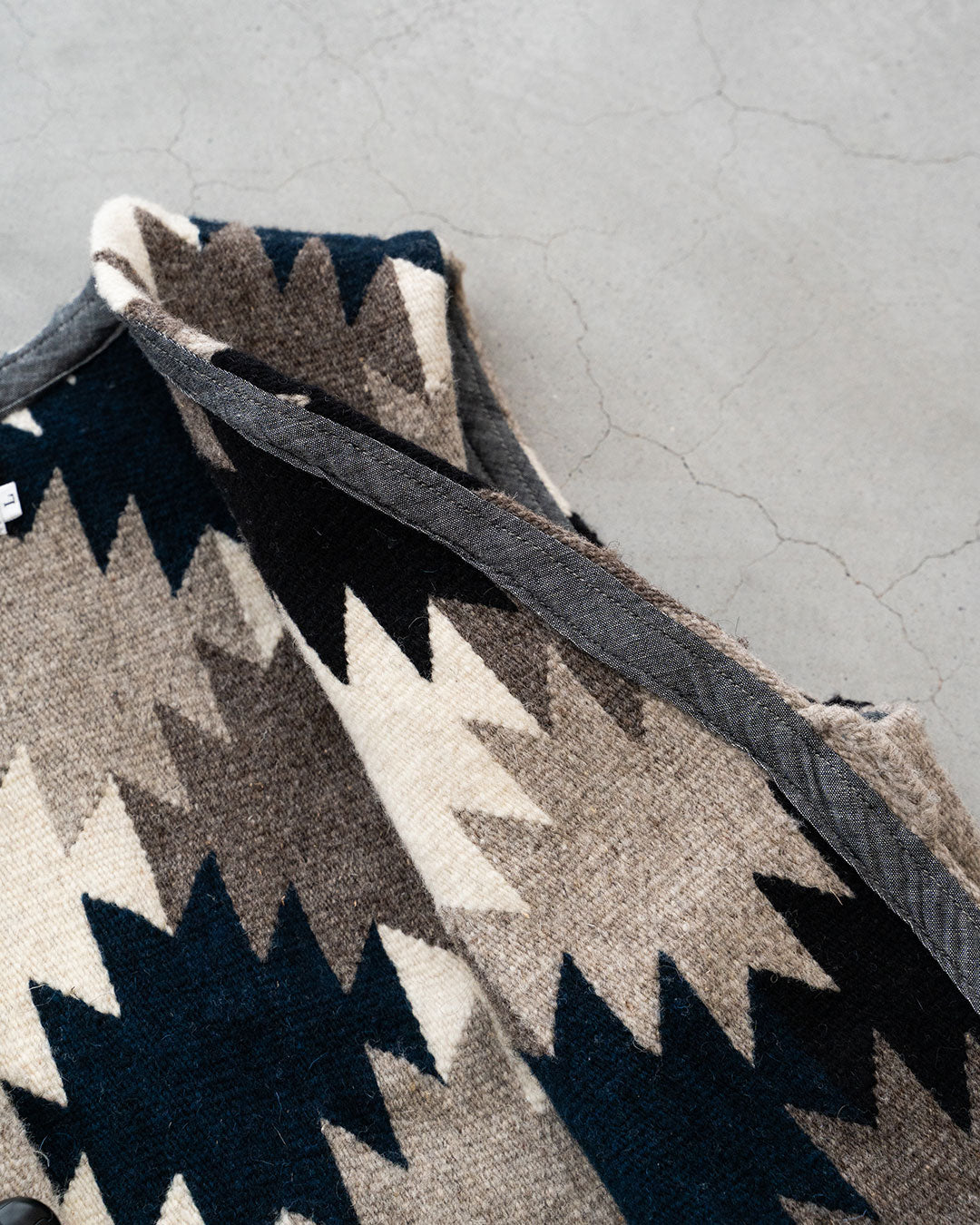 【Hilos De Tradición】Rug Vest 『MILL ESTRELLA』  Oaxaca Handwoven