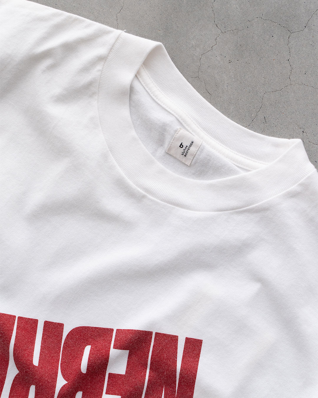 【Blurhms Rootstock】 "NEBRASKA" Print Tee Standard
