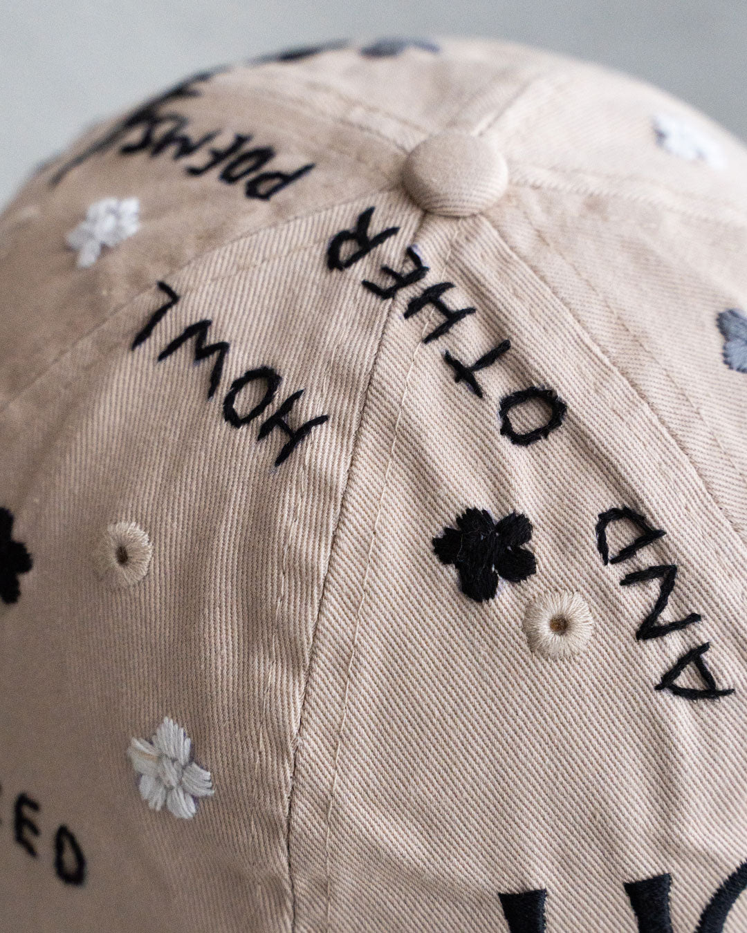 【Oaxaca × City Lights Bookstore】Hand Embroidered Cap 『HOWL』