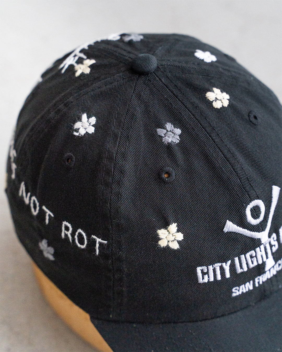 【Oaxaca × City Lights Bookstore】Hand Embroidered Cap 『LOGO』