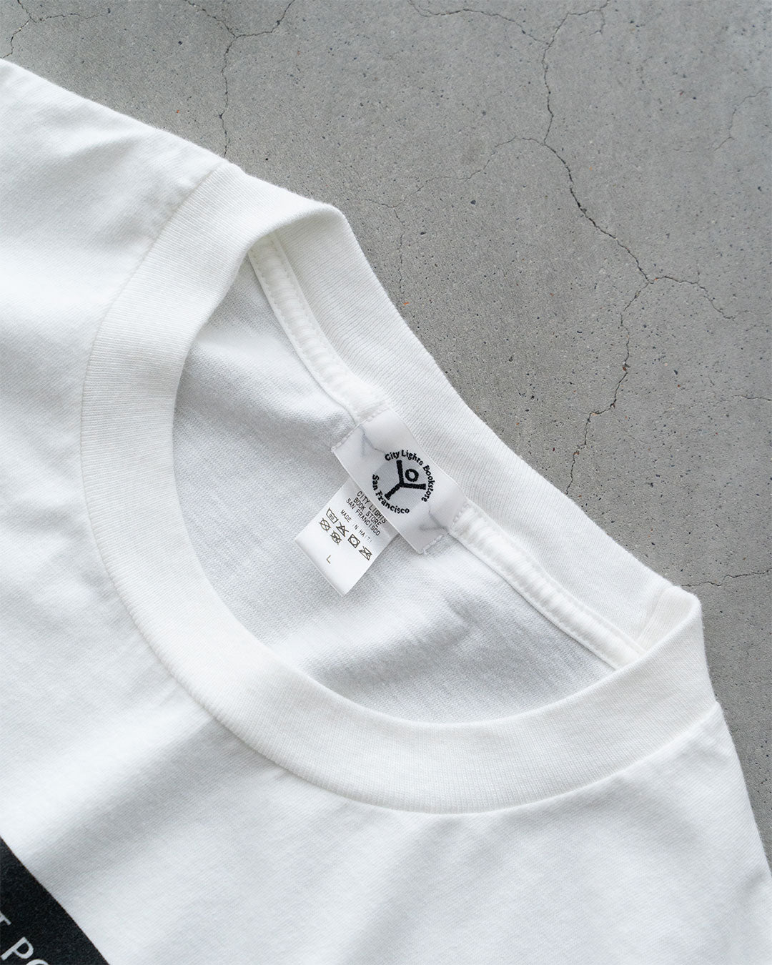 【City Lights Bookstore】 Howl Tee