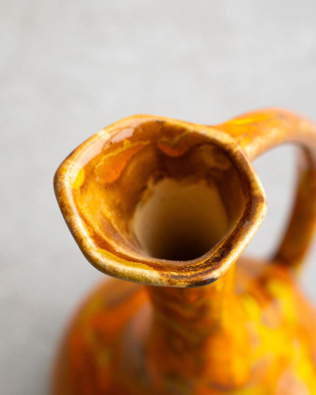224 ヴィンテージ ミッドセンチュリーモダン ルーサイト花瓶 琥珀樹脂 VINTAGE】60-70s Pitcher Vase California Originals 『Made In USA