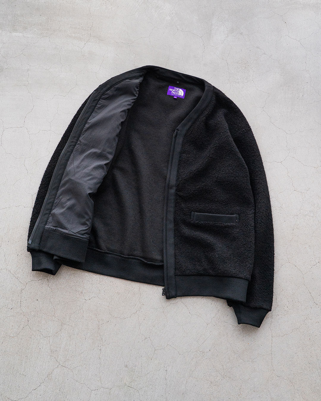 カラー　BLACK