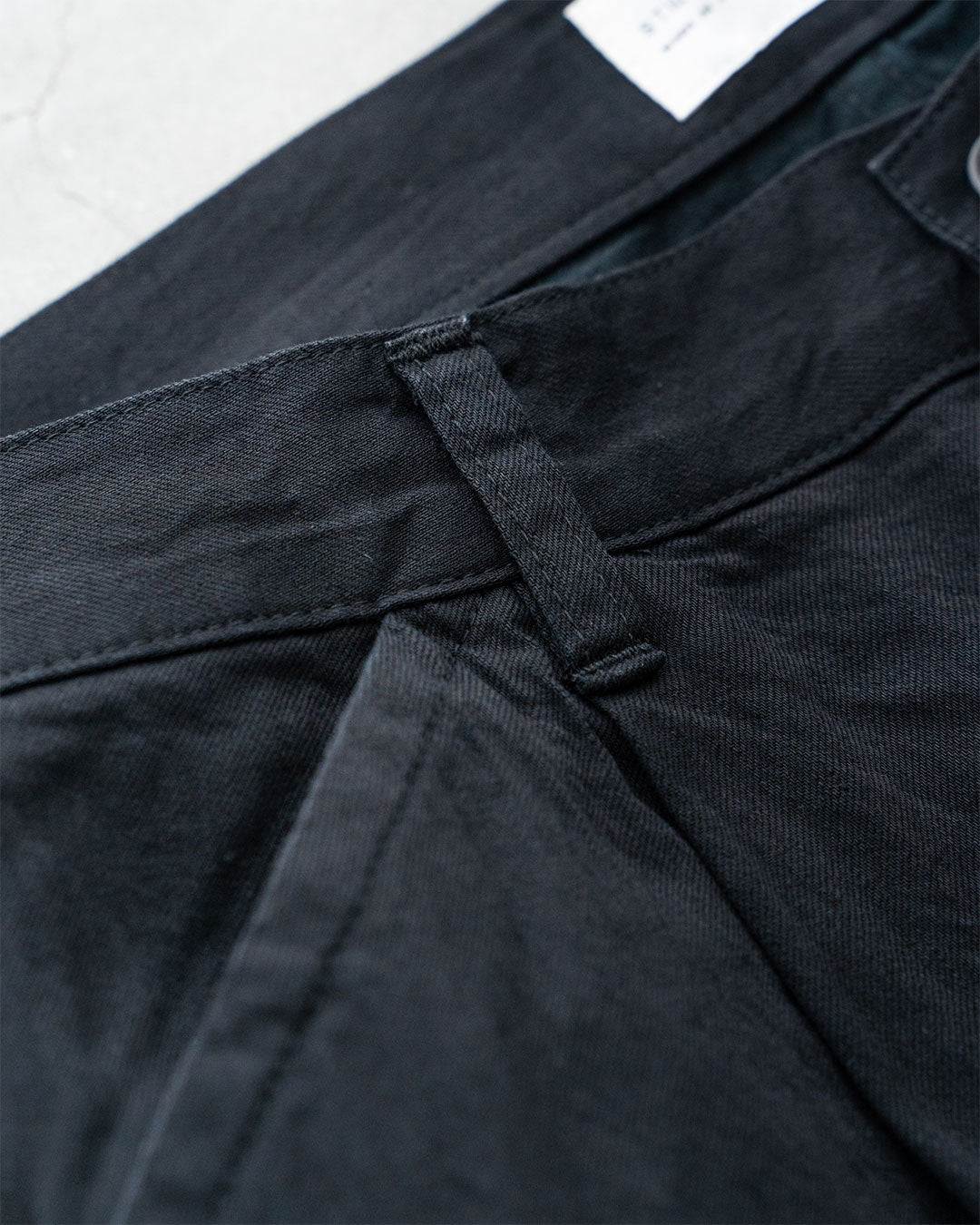 【STILL BY HAND】5.5oz 1tuck Painter Denim Trousers
