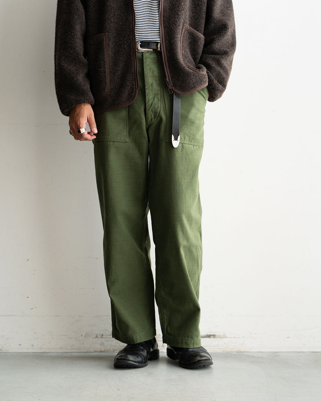 着用モデル 身長175cm　体重69kg / 着用サイズ　 W34/L29   / カラー　OLIVE