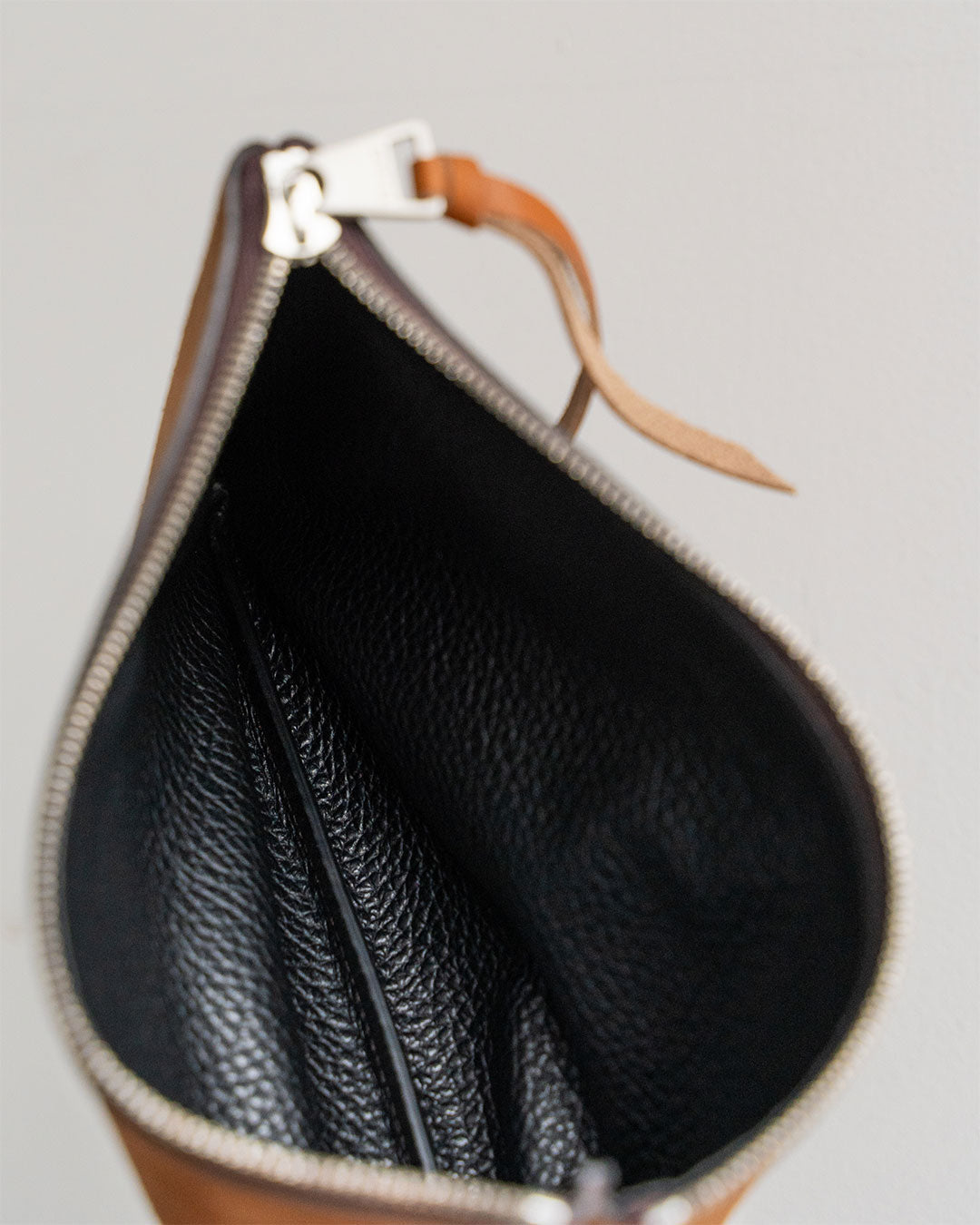 ② Brown / Black