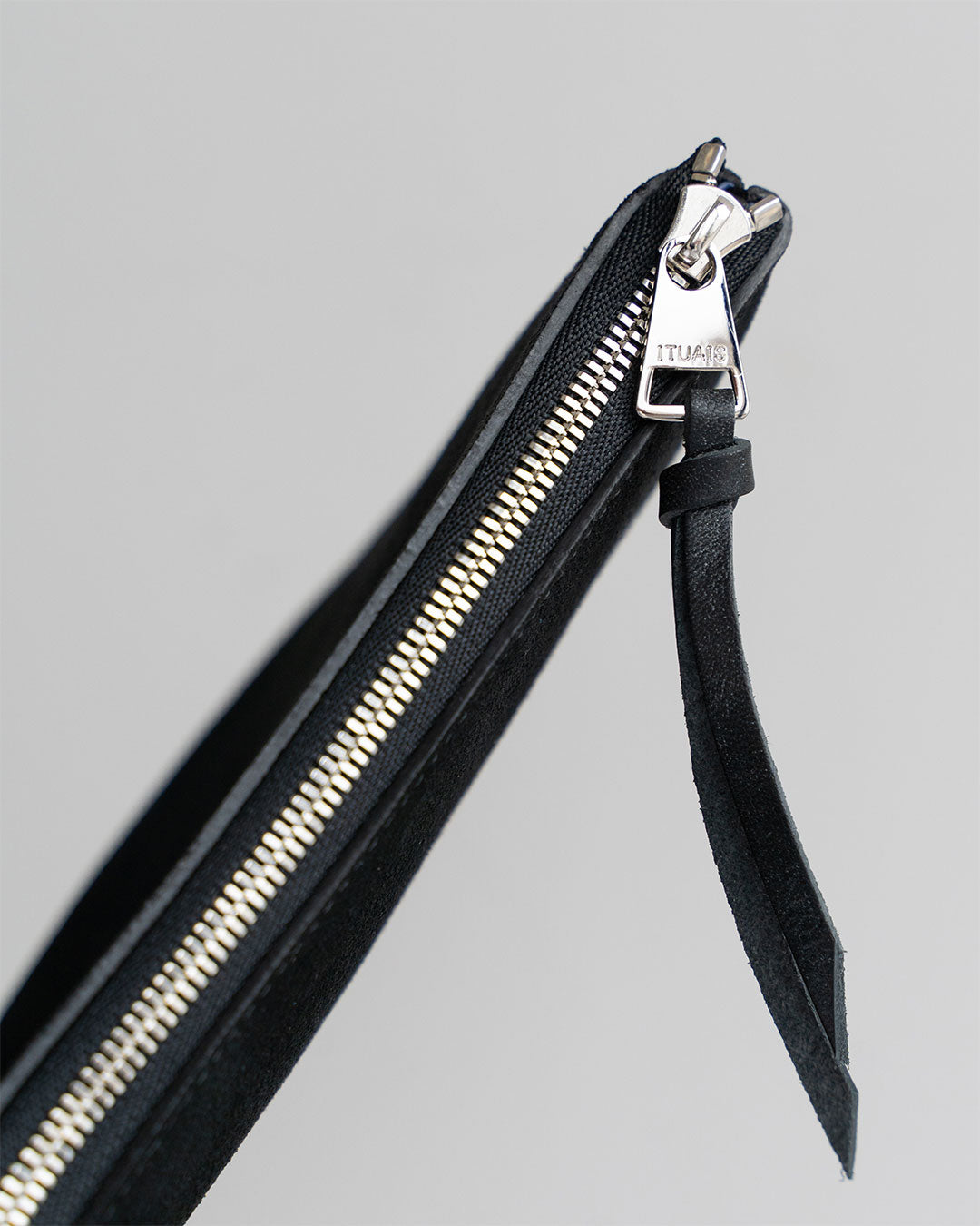 ④ Black / Blue