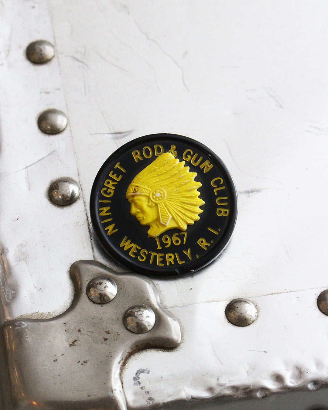 【VINTAGE】1967s NINIGRET ROD & GUN CLUB Vintage Pinback Badge